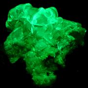 Opal var. hyalite CRAZY FLUORESCENCE