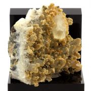 Quartz + Siderite + Chalcopyrite.