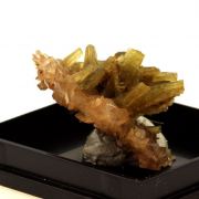 Axinite + Epidote. 31.0 ct.