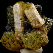 Apatite, hematite, quartz and actinolite pseudo. after pyroxene