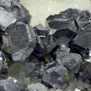 Sphalerite var. cleiophane, galena, quartz