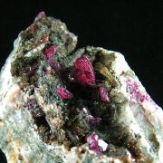 Roselite on Quartz with Goethite