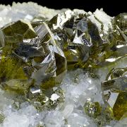 Sphalerite var. cleiophane, quartz