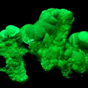 Opal var. hyalite CRAZY FLUORESCENCE