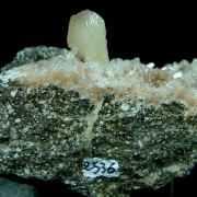 Stilbite on Heulandite