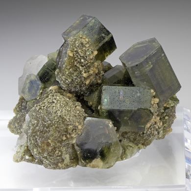 Fluorapatite with Quartz, Pyrite (repaired)