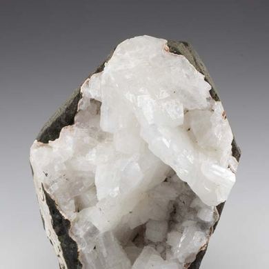 Epistilbite with Chabazite-Ca, Quartz