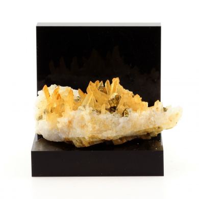 Siderite, Quartz, Pyrite.