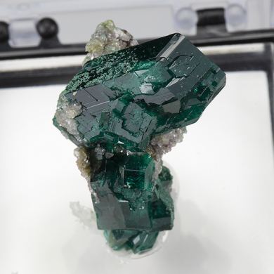 Dioptase with Malachite, Calcite