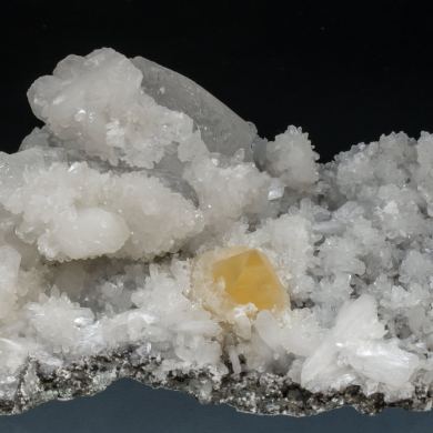 Powellite with Stilbite-Ca, Calcite and Fluorapophyllite-(K)