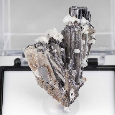Hubnerite with Quartz