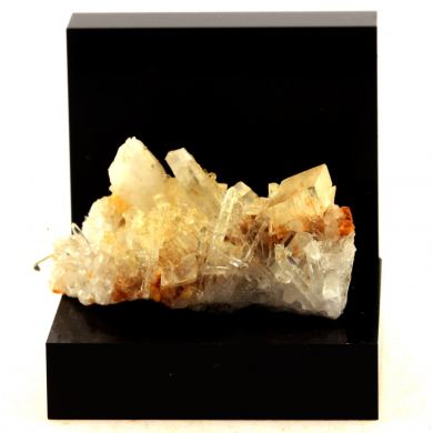 Dolomite + Quartz. 76.0 ct.