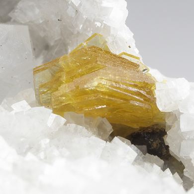 Bastnasite-Ce with Calcite