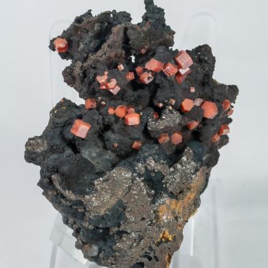 Vanadinite on manganese oxides