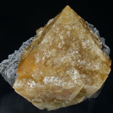 Scheelite with Muscovite