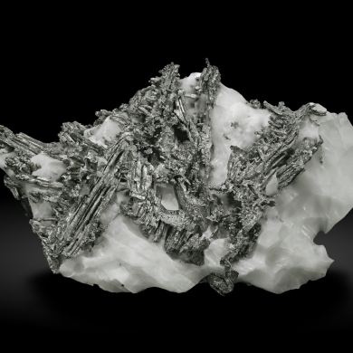 Allargentum on Calcite