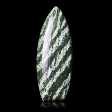 Striped serpentine 35,50 ct 
