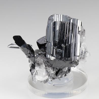 Hubnerite with Quartz