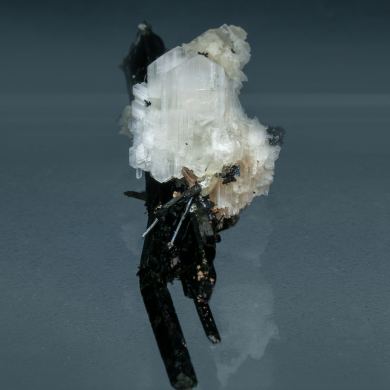 Eudidymite with Aegirine