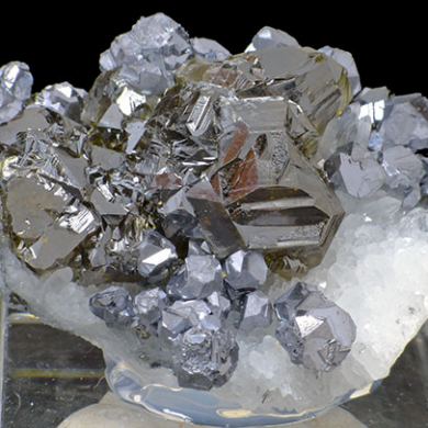 Sphalerite var. cleiophane, quartz