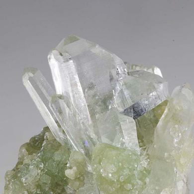 Quartz (Japan law twin) with Muscovite
