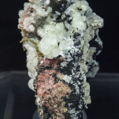 Scheelite with Andradite, Epidote and Chlorite