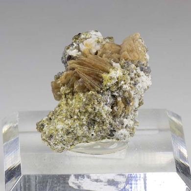 Roweite with Johnbaumite