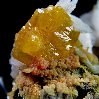 Wulfenite with Baryte and Mimetite