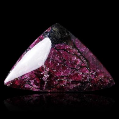 Eudialyte 25,05 ct 