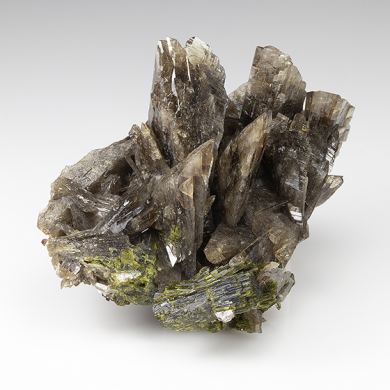Axinite-Mn with Epidote