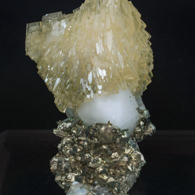 Baryte with Quartz and Pyrite