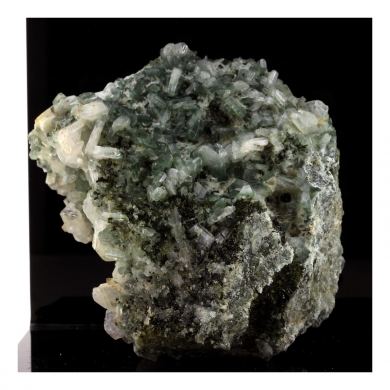 Albite + Epidote. 1480.0 ct.