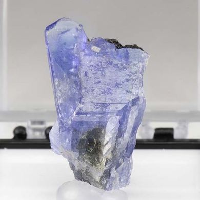 Zoisite-var.-Tanzanite