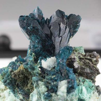 Veszelyite with Theisite