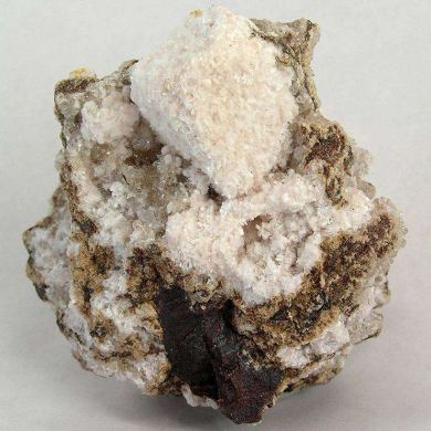 Oyelite on Calcite