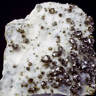 Sphalerite var. cleiophane, quartz