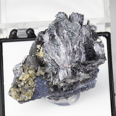 Kermesite with Senarmontite, Cervantite, Stibnite
