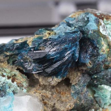 Veszelyite with Theisite