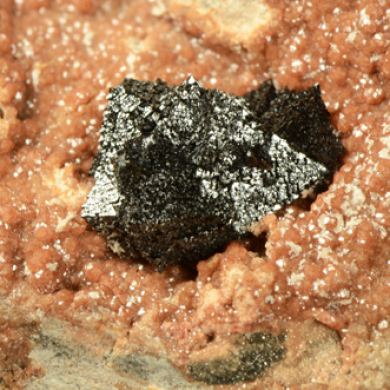 Hausmannite on Andradite