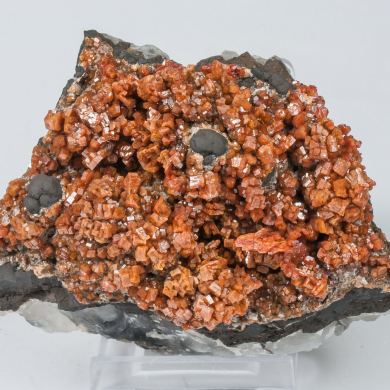 Vanadinite with manganese oxides and Quartz