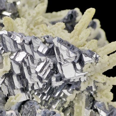 Quartz, dolomite and galena - spinel law twin