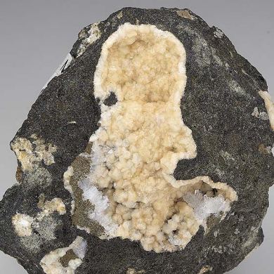 Gmelinite-Ca with Natrolite
