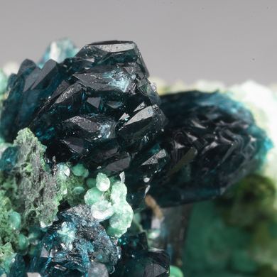 Veszelyite with Theisite, Hemimorphite
