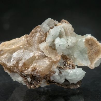 Wulfenite (variety chillagite) with Baryte and Fluorite