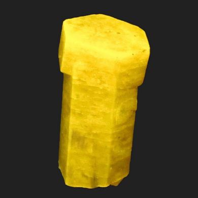 Fluorapatite (fluorescent) with scepter cap