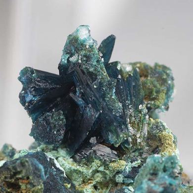 Veszelyite with Theisite