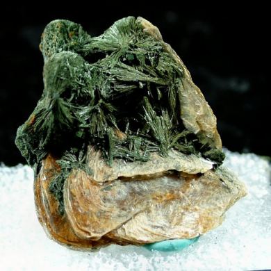 Gormanite on Muscovite