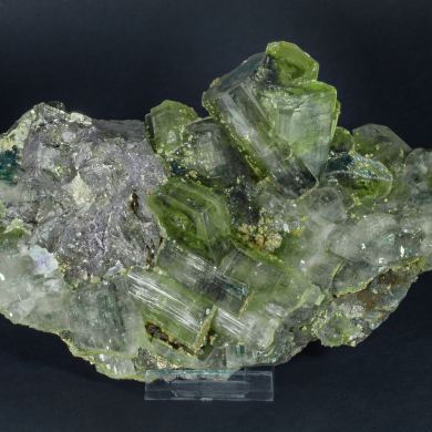 Fluorapatite with Arsenopyrite and Siderite
