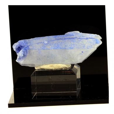 Quartz + Dumortierite. 664.0 ct.