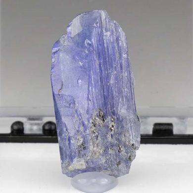 Zoisite-var.-Tanzanite